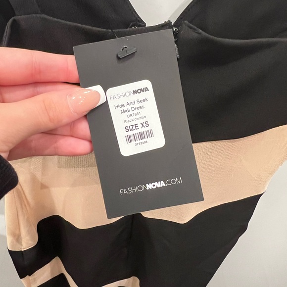 Dress *UNWORN* - Picture 3 of 3